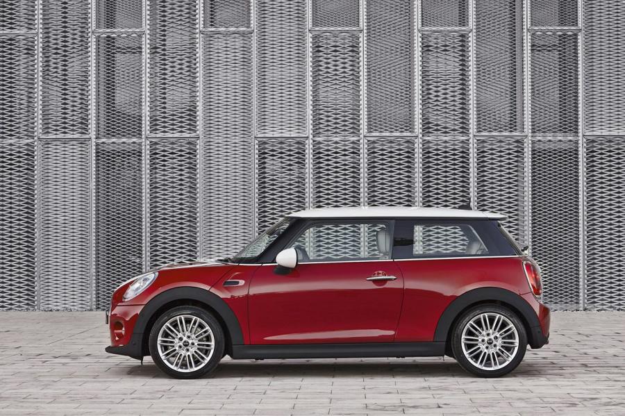  Mini Cooper Hardtop 2015 года  (фото 4 из 26)